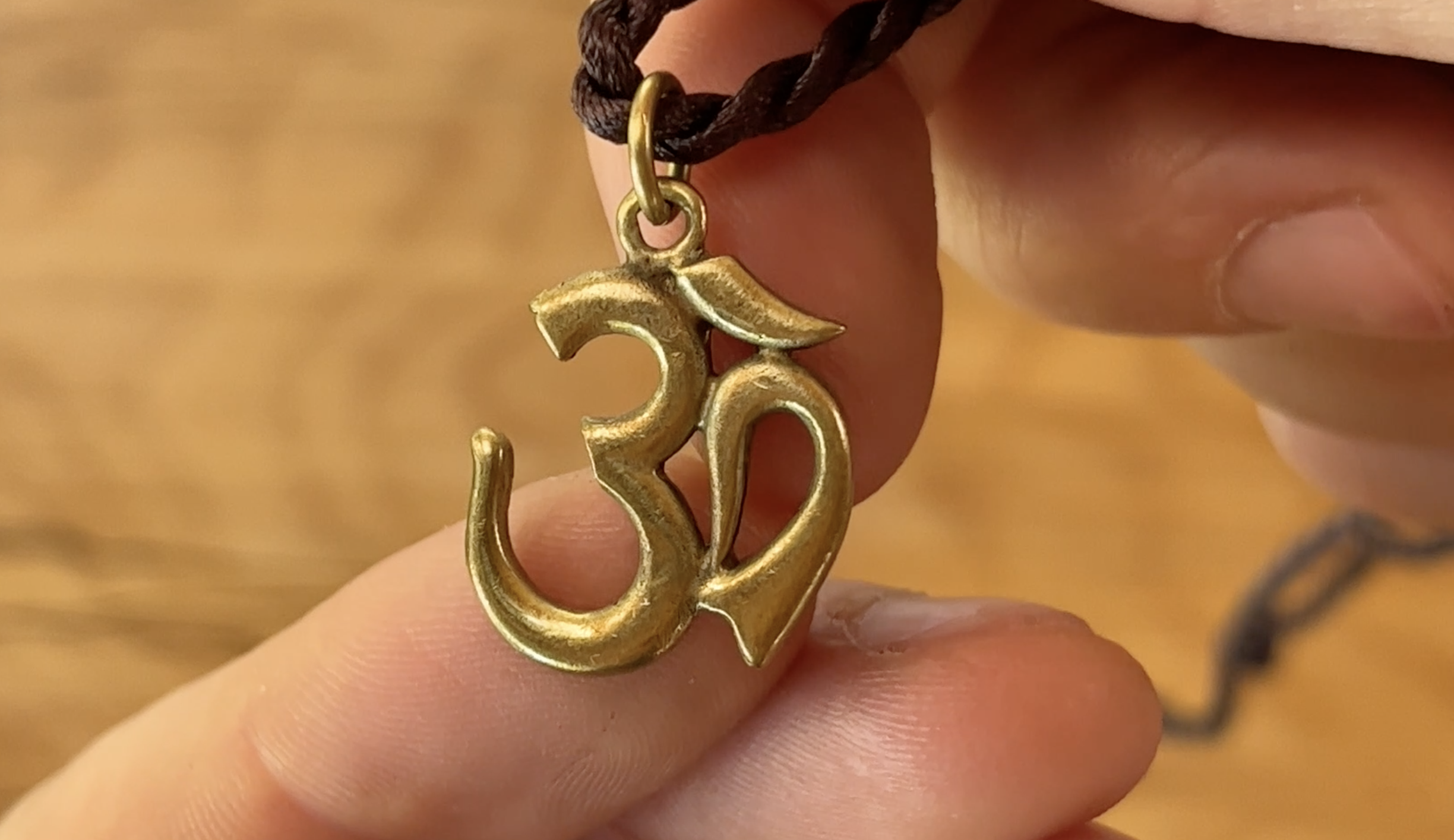 Artschatz Om/Aum Pendant Necklace - Ø 1 inch | Amazon.com